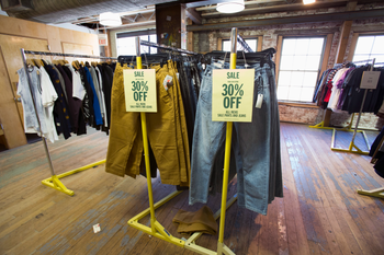 Pants are for sale at an Urban Outfitters store in Pasadena, California March 6, 2015. Apparel retailer Urban Outfitters Inc has been overhauling stores and merchandise at its flagship Urban Outfitters stores to fight a slump in sales, while continuing to offer fewer discounts at its full-price Anthropologie and Free People divisions. REUTERS/Mario Anzuoni (UNITED STATES - Tags: BUSINESS FASHION) - RTR4SE7N