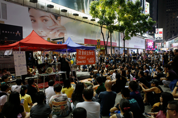 A &quot;mobile democracy classroom&quot; lecture is held as protesters occupy a main road for the third day at Causeway Bay shopping district in Hong Kong October 1, 2014.
