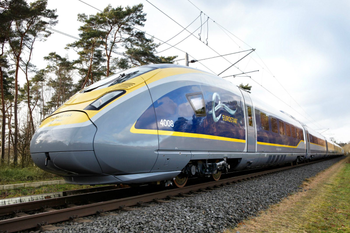 Rated at 16,000 kW, the Eurostar e320 (Class 374) reaches a top speed of 320 km/h. Carrying 900 passengers, the e320 boosts capacity per train by 20 percent compared to predecessor models.