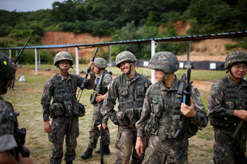 South Korean soldiers are relieving stress by taking ballet lessons ...