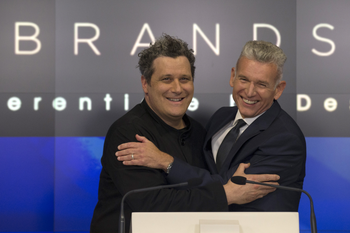 Designer Isaac Mizrahi (L) and Robert D&#039;Loren, Chairman and Chief Executive Officer of Xcel Brands, Inc. pose together before ringing the closing bell at the Nasdaq Market site in New York September 2, 2015. REUTERS/Brendan McDermid - RTX1QT76