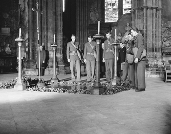 US soldiers visit the Tomb of the Unknown Soldier of World War I in Westminster Abbey in London, Feb. 28, 1942.