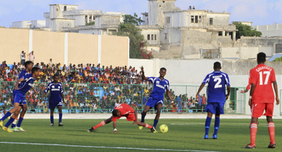 Players from Heegan (blue shirt) compete against players from Gaaddidka (red shirt) during the first soccer match of the Somalia Premier League at the Banadir stadium in Mogadishu November 8, 2013.