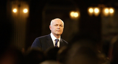 Leader of Britain's Conservative Party Iain Duncan Smith gives his keynote address to the party conference in Blackpool, October 9, 2003. The embattled leader of BritainAEs opposition Conservative Party vowed defiantly on Thursday to challenge Tony Blair for the premiership, despite a rebellion against him that has thrown his party into crisis. REUTERS/Ian Hodgson