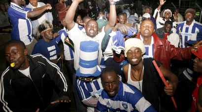 Kenyan soccer fans from the AFC Leopards football club sing after a stampede at the Nyayo National Stadium in Nairobi October 23, 2010. Seven soccer fans were killed and dozens more were injured in a stampede at a match between two of Kenya's top teams, AFC Leopards and Gor Mahia, an ambulance operator said on Saturday.