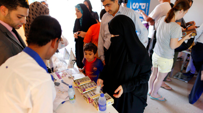 People register for the "Your Weight in Gold" contest in Dubai September 3, 2013. The Dubai government launched "Your Weight in Gold", a 30-day weight-loss challenge in July, paying residents in gold for losing extra pounds as part of a government campaign to fight growing obesity in the Gulf Arab emirate. The top three dieters stood a chance to win gold coins worth up to 20,000 dirhams ($5,400), and a contestant has to lose a minimum 2 kgs (4.4 pounds) to qualify for the contest. Picture taken September 3, 2013. REUTERS/Ahmed Jadallah (UNITED ARAB EMIRATES - Tags: SOCIETY HEALTH) - RTX155I3