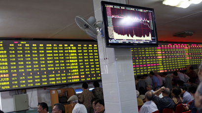 Investors sit in front of an electronic board showing stock information at a brokerage house in Shanghai, May 28, 2015. China stocks slumped on Thursday, posting their biggest fall in four months, after several major brokerages tightened requirements on margin financing, triggering fears of further measures by regulators to reduce leverage in the red-hot market. REUTERS/Aly Song