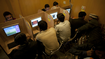 People in a internet cafe in Islamabad