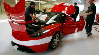 **EMBARGO FOR 12:01 A.M. EDT**Tesla workers assembly a Tesla Roadster at their showroom in Menlo Park, Calif., Tuesday, Sept. 16, 2008. Tesla expects final approval of a deal with the city of San Jose, Calif., for a plant to build the Model S, an all-electric sedan. Tesla's cars run on a massive lithium-ion battery pack that can be recharged by plugging an adapter cord into a wall socket. The company estimates the Roadster can travel 225 miles on a single 3.5-hour charge. Tesla Roadster starts at $109,000.