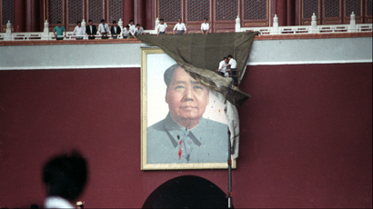 Workmen try to drape the portrait of Mao Tse-tung in Beijing's Tiananmen Square after it was pelted with paint in this May 23, 1989.