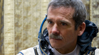 Canadian astronaut Chris Hadfield waits in his spacesuit before an exam on a simulator of the International Space Station at the Russian cosmonaut training centre at Star City outside Moscow November 28, 2012. Hadfield is part of a three-man crew scheduled to fly to the International Space Station in December. REUTERS/Sergei Remezov (RUSSIA - Tags: SCIENCE TECHNOLOGY TRANSPORT)