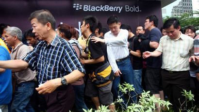 Impatient Indonesians rush to the queue line to buy the new BlackBerry 9790