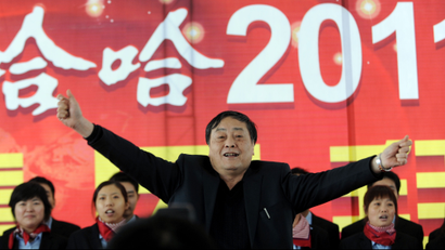 Zong Qinghou, center, Chairman and CEO of Wahaha Group, sings with his employees to celebrate the Spring Festival at a plant of Wahaha in Hangzhou city, east Chinas Zhejiang province, 2 February 2011. Chinas richest man, Zong Qinghou, may be known for his frugality, but he bailed on two free dinners in February, snubbing invitations from Britains Queen Elizabeth and Prime Minister David Cameron. The queen invited me for February 6; the prime minister invited me for the 12th. Lunar New Year was on the 9th, the founder of Chinas third-largest beverage maker Wahaha told China Entrepreneur Magazine in an interview published on Sunday (5 May 2013). Should I have flown for more then 10 hours, eat and travel back, then fly once again, eat and fly back? he asked. That doesnt make any sense. The invitation from Buckingham Palace could not be confirmed through the official Court Circular, which lists royal engagements. The queen and the prince of Edinburgh did not have any public engagements on February 6, and the prince of Wales met only a eurosceptic House of Lords cross-bencher. On February 12, Downing Street hosted an annual Chinese New Year Reception, at which David Cameron wished xin nian kuai le to the Chinese community in Britain.(Imaginechina via AP Images)