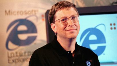 Bill Gates, chairman of Microsoft, introduces his company's latest Web browser, Internet Explorer 4.0, in San Francisco in this Sept. 30, 1997 file photo. Microsoft Corp. avoided a contempt of court citation on Thursday, Jan 22, 1998, by agreeing to offer the most current version of its Windows 95 operating system without requiring computer makers to also install Internet Explorer software. (AP Photo/Dwayne Newton)