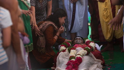 APTOPIX India US Bar Shooting Cremation