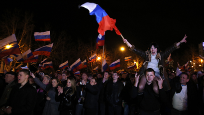 Cheering Russians Crimea