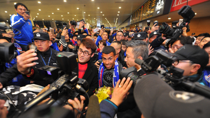 Argentine striker Carlos Tevez (C) makes his way through the crowd of fans upon arrival at Shanghai Pudong International Airport in Shanghai, China, 19 January 2017. The Argentine striker is reportedly to be world's top earning soccer player under his two-year contract with Shanghai Shenhua.