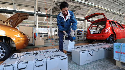 A employee carries a battery as he works on an assembly line of electric cars at a factory of Shandong Shifeng (Group) Co. Ltd. in Jinan, Shandong province April 6, 2012. Shifeng is the top player in the market, with about a 50 p ercent share. Shifeng delivered nearly 30,000 cars to its 200 dealer outlets across the country in 2011. Sales this year could hit 50,000, about a 13-fold increase over the level in 2008, the first full year of sales, said company vice president Lin Lianhua. Picture taken April 6, 2012. REUTERS/Stringer (CHINA - Tags: BUSINESS TRANSPORT ENERGY) - GM1E84J0Z7Q01
