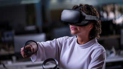 The Oculus Quest 1 VR headset