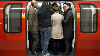 Commuters board an underground train at King's Cross station in London April 29, 2014. Millions of commuters faced transport chaos on Tuesday after eleventh-hour talks failed to avert a two-day strike on the London Underground train network over plans to cut jobs and close ticket offices. REUTERS/Neil Hall (BRITAIN - Tags: BUSINESS EMPLOYMENT TRANSPORT POLITICS TPX IMAGES OF THE DAY)