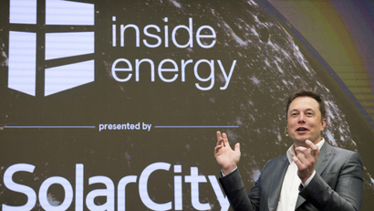 Elon Musk, Chairman of SolarCity and CEO of Tesla Motors, speaks at SolarCityÕs Inside Energy Summit in Manhattan, New York October 2, 2015. REUTERS/Rashid Umar Abbasi/File Photo - RTSKHHA