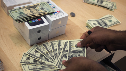 Apple iphone payments cash