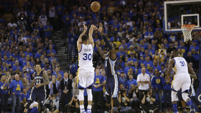 Golden State Warriors guard Stephen Curry (30) shoots a three point basket against Memphis Grizzlies forward JaMychal Green during the first half of an NBA basketball game in Oakland, Calif., Wednesday, April 13, 2016.