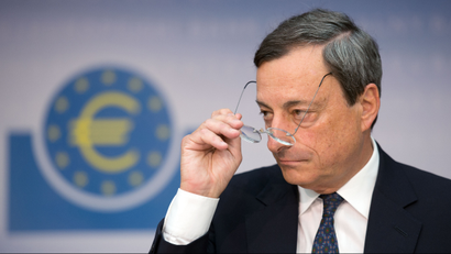 The president of the European Central Bank (ECB), Mario Draghi holds, in Frankfurt at a press conference on the outcome of the Council meeting his glasses in his hand (photo from 09/06/12). The former president Kannegiesser total metal has criticized the European Central Bank (ECB) is sharp. You see the role of the ECB now critical Kannegiesser said the newspaper "Die Welt" (Thursday edition of 11/08/12). "Geldwertstabilitaet is no longer in the first place, nor the political independence." That seems to be slowly softened, complained Kannegiesser, who resigned in September 2012 after twelve years in office. Perhaps you have "made the goat for Gaertner" with Draghi. (DAPD to-text) Photo: Thomas Lohnes / DAPD