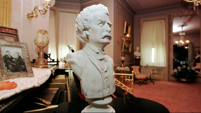 Bust of Mark Twain