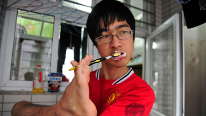 Fan Ling brushes his teeth with his foot