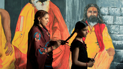 India-women-hair-braid-chopper