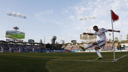 Angel Di Maria of Real Madrid takes a corner kick against Everton during their Guinness International Champions Cup soccer match at Dodger Stadium in Los Angeles, August 3, 2013. REUTERS/Danny Molosho