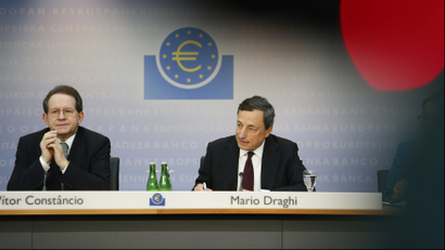 European Central Bank (ECB) President Mario Draghi (R) and Vice President Vitor Constancio