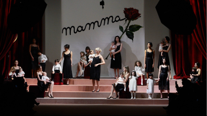 mothers, runway, dolce and gabbana, fashion week, milan