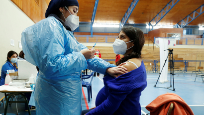 A pregnant woman gets vaccinated in Chile