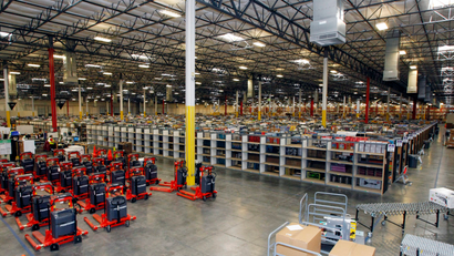 Merchandise sits at the Amazon Phoenix Fulfillment Center in Goodyear, Arizona, in this file image from November 16, 2009. The White House on January 29, 2010 hailed a report of 5.7 percent economic growth in the fourth quarter as "the most positive news to date on the economy" and said the Obama administration's focus must remain on job creation. REUTERS/Rick Scuteri/Files (UNITED STATES - Tags: BUSINESS) - RTR29MCG