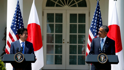 U.S. President Barack Obama (R) and Japanese Prime Minister Shinzo Abe hold a joint news conference in the Rose Garden of the White House in Washington, April 28, 2015.