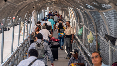 Migrants on a cross-border bridge