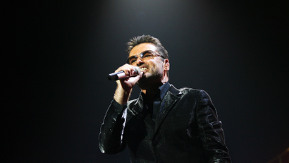 British singer George Michael performs during the second concert of his world tour "25 Live" in Madrid September 26, 2006. REUTERS/Susana Vera (SPAIN)
