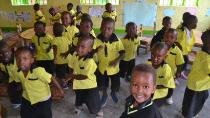 Children sing and dance in the middle classroom at Madjengo