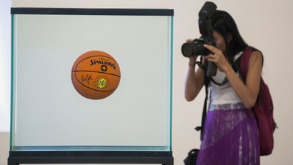Jeff Koons Basketball sculpture