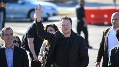 Elon Musk, founder and CEO of SpaceX arrives with Los Angeles Mayor Eric Garrett for the SpaceX Hyperloop Pod Competition in Hawthorne, Los Angeles, California, U.S., January 29, 2017. REUTERS/Monica Almeida - RTSXZZY