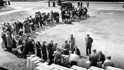 great depression food line currency war