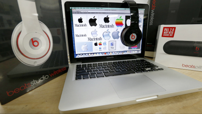 Apple buys Beats streaming music