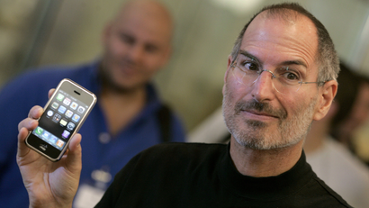 steve jobs with first iphone