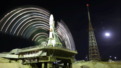 A Soyuz rocket loaded with OneWeb satellites sits on the launchpad.