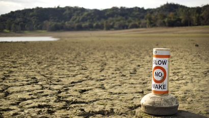 A buoy meant for boaters rests on the dry bed of Lake Mendocino, a key Mendocino County reservoir, in Ukiah, California February 25, 2014. To Match CALIFORNIA-DROUGHT/ Picture taken February 25, 2014. REUTERS/Noah Berger