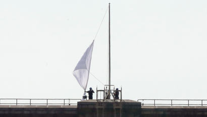 A white flag set atop the Brooklyn Bridge as an art installation