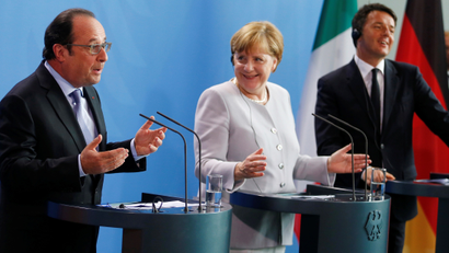 German Chancellor Angela Merkel (C), French President Francois Hollande (L) and Italian Prime Minister Matteo Renzi attend a news conference at the chancellery during discussions on the outcome of the Brexit in Berlin, Germany, June 27, 2016