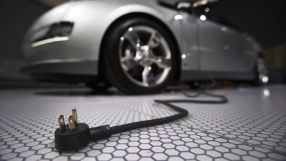 A plug is seen coming from the Chevrolet Volt electric car during the North American International Auto Show in Detroit, Michigan January 13, 2009. REUTERS/Mark Blinch (UNITED STATES)